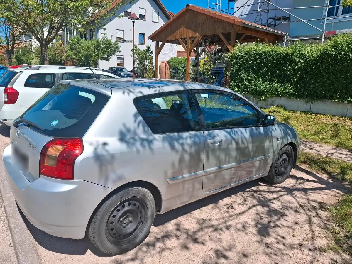 Gebraucht Toyota Corolla 110 PS (80 kW) 2004 Silber Kleinwagen