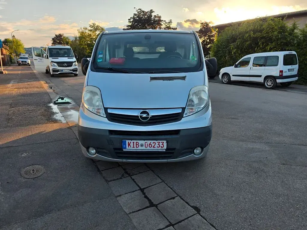 Używany Opel Vivaro 145 KM (106 kW) 2008 Srebrny Minivan