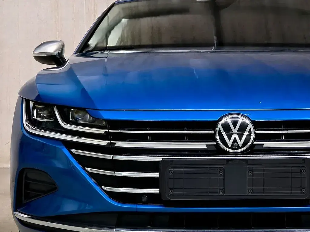 Gebraucht VW Arteon Elegance 150 PS (110 kW) 2021 Blau Limousine