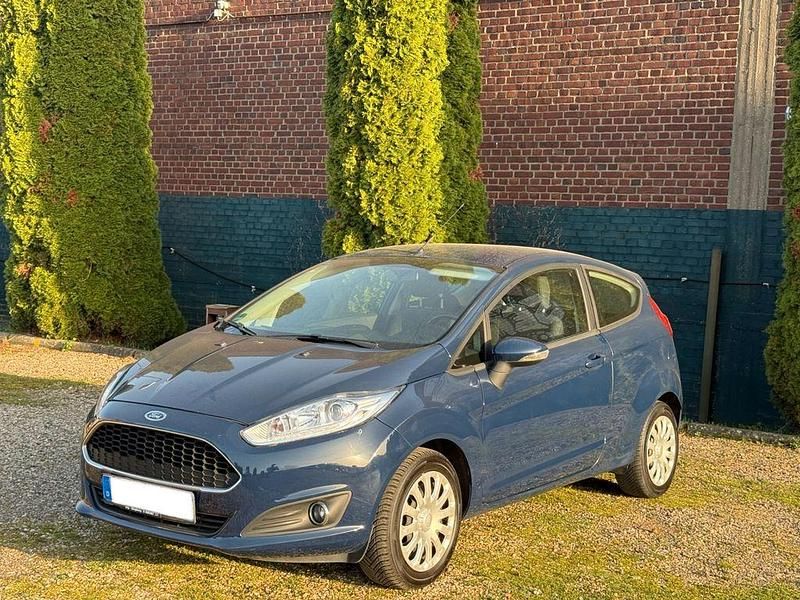 Gebraucht Ford Fiesta Celebration 60 PS (44 kW) 2016 Blau Kleinwagen
