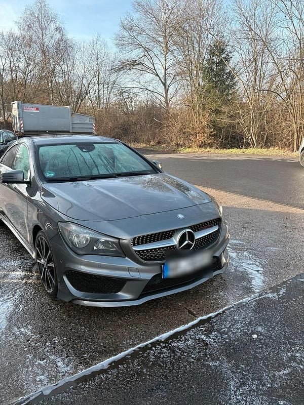 Grau Gebraucht 2014 Mercedes CLA220 AMG line Limousine | 14.500 € (Teuer) - Bild 1/4