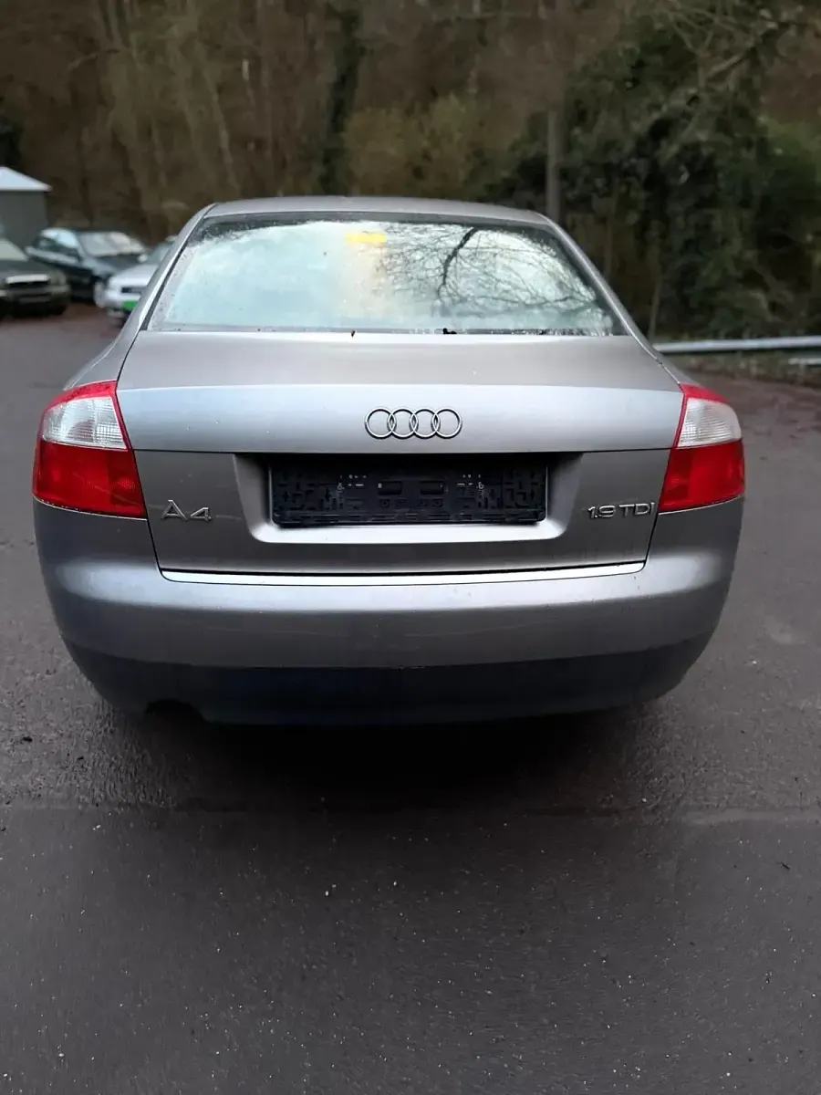 Gebraucht Audi A4 Basis 101 PS (74 kW) 2002 Silber Limousine