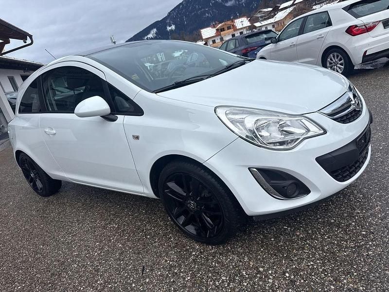 Gebraucht Opel Corsa Color Edition 87 PS (63 kW) 2012 Weiß Kleinwagen