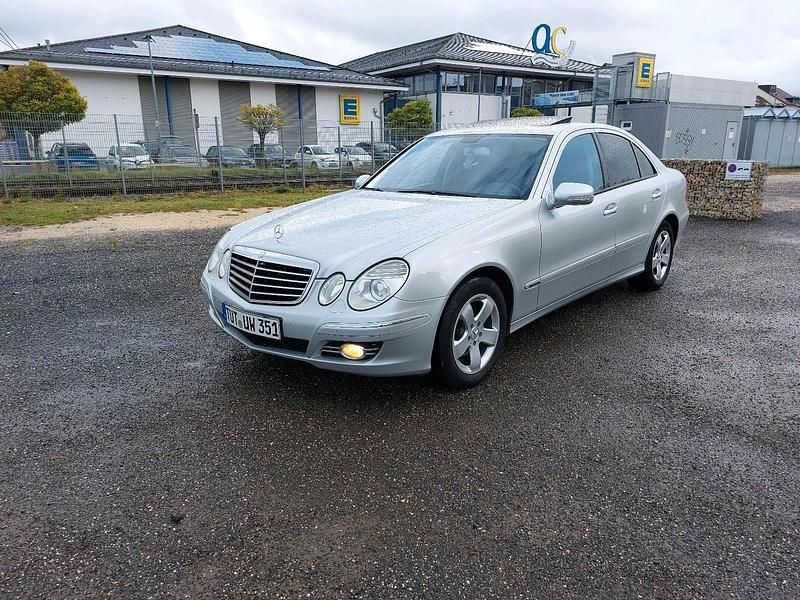 Grau Gebraucht 2007 Mercedes E320 Limousine | 3.200 € (Guter Preis) - Bild 1/4