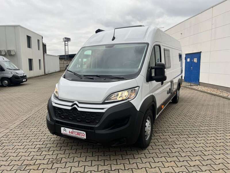 Weiß Gebraucht 2024 Citroën Jumper Van / Kleinbus | 55.490 € - Bild 1/4
