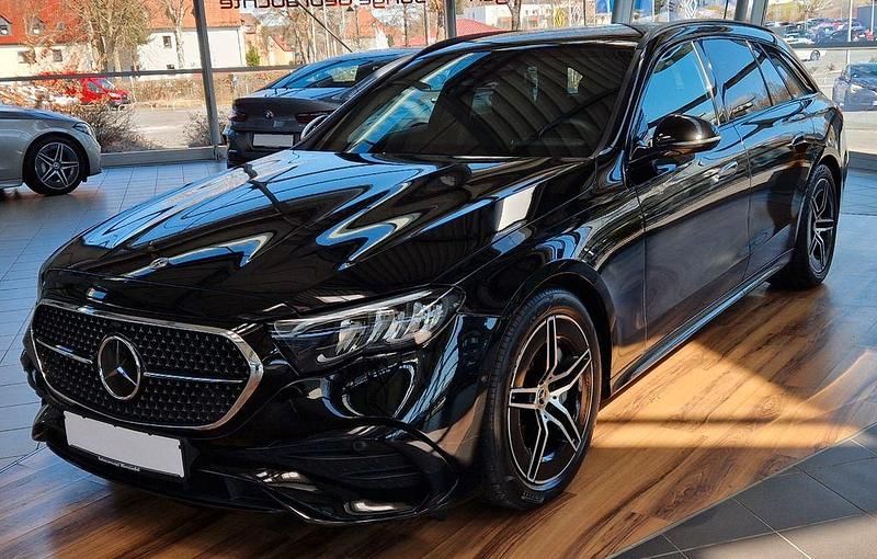 Schwarz Gebraucht 2024 Mercedes E220 AMG line Limousine | 49.498 € (Fairer Preis) - Bild 1/4