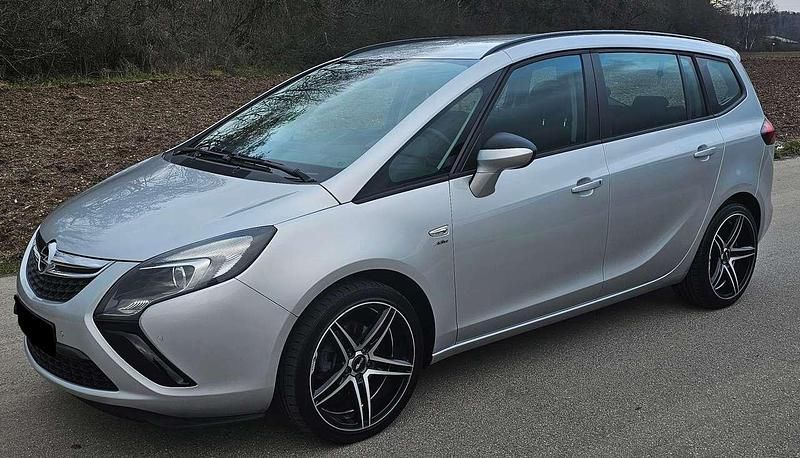 Gebraucht Opel Zafira Tourer Active 140 PS (102 kW) 2015 Argon silber/ice silver Van / Kleinbus