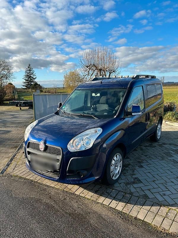Blau Gebraucht 2010 Fiat Doblò Van / Kleinbus | 4.990 € (Fairer Preis) - Bild 1/4