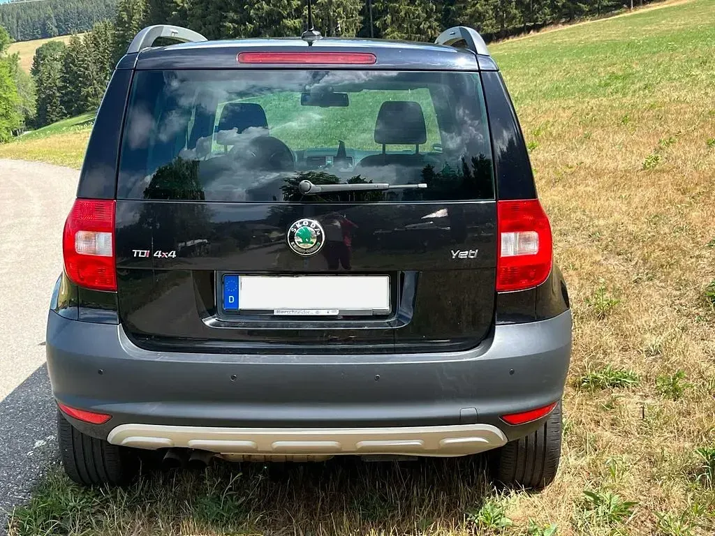 Gebraucht Skoda Yeti Adventure 140 PS (102 kW) 2013 Schwarz SUV