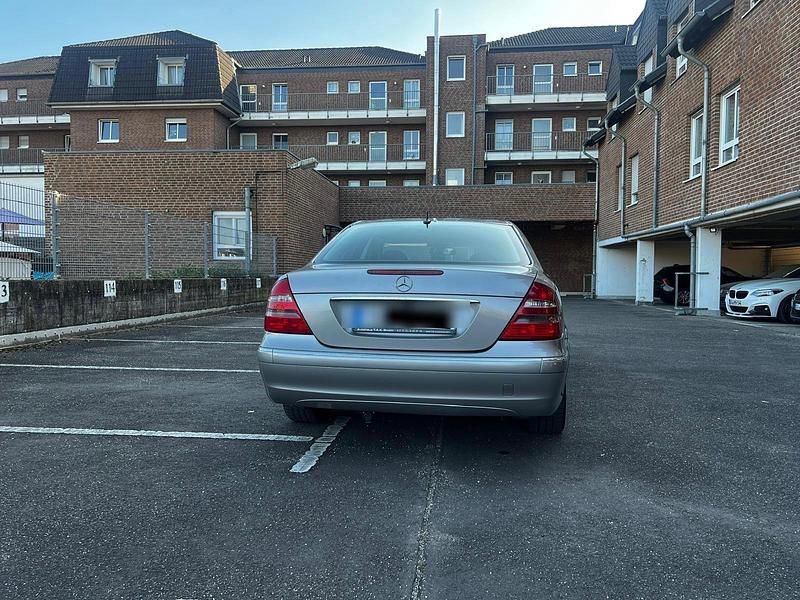 Gebraucht Mercedes E200 163 PS (119 kW) 2004 Gold Limousine