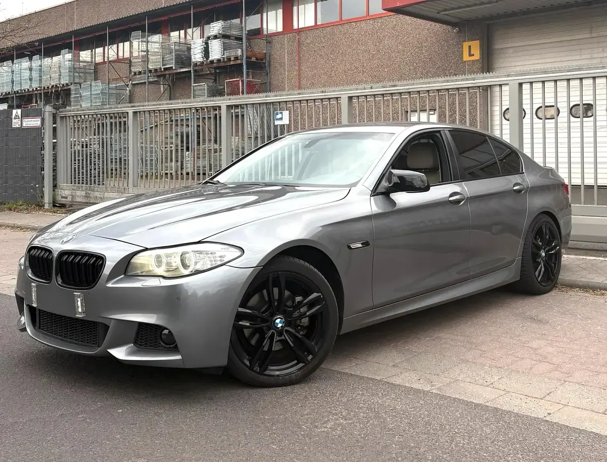Gebraucht BMW 528 245 PS (180 kW) 2012 Grau Limousine