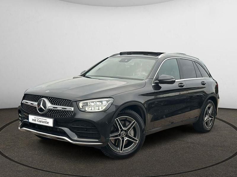 Grau Gebraucht 2020 Mercedes 200 AMG line SUV | 36.900 € (Superpreis) - Bild 1/4