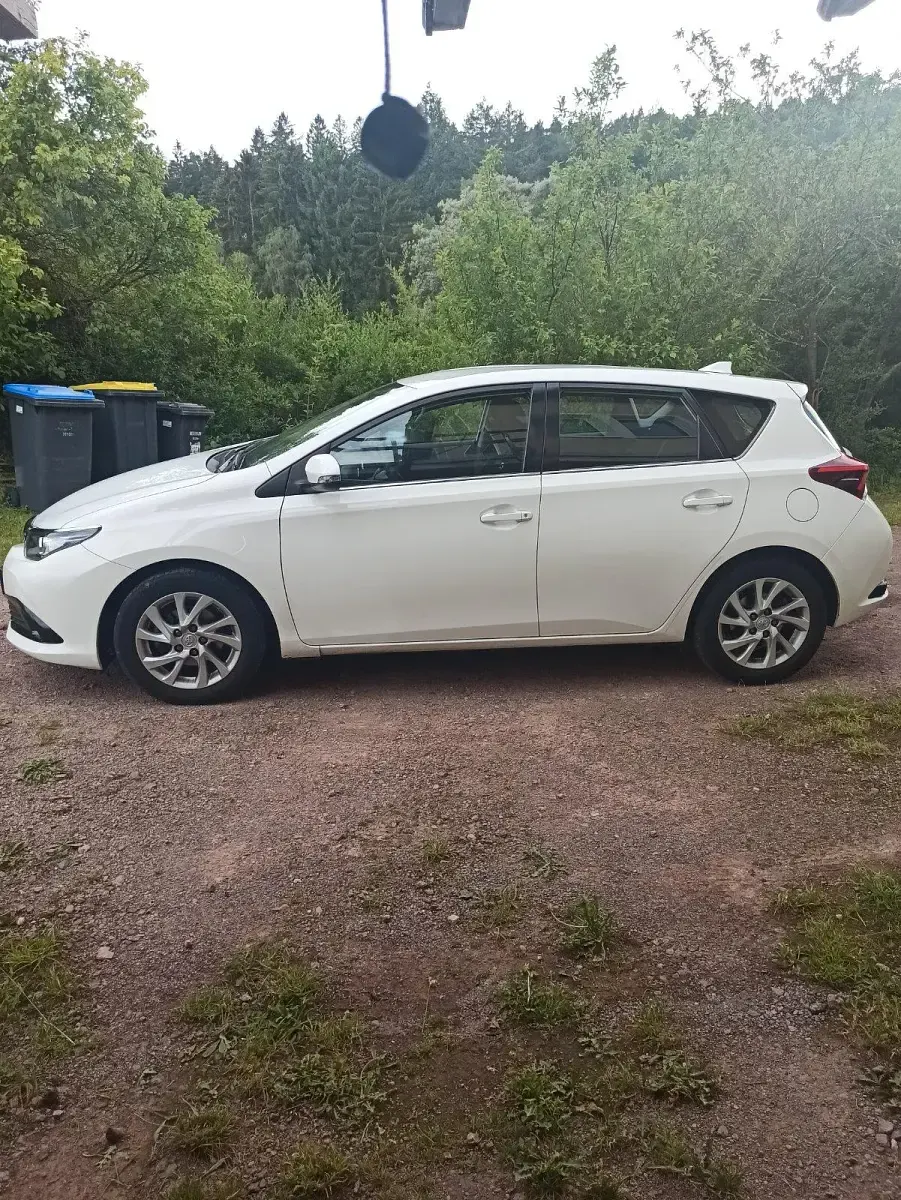 Gebraucht Toyota Auris Comfort 120 PS (88 kW) 2017 Weiß Limousine