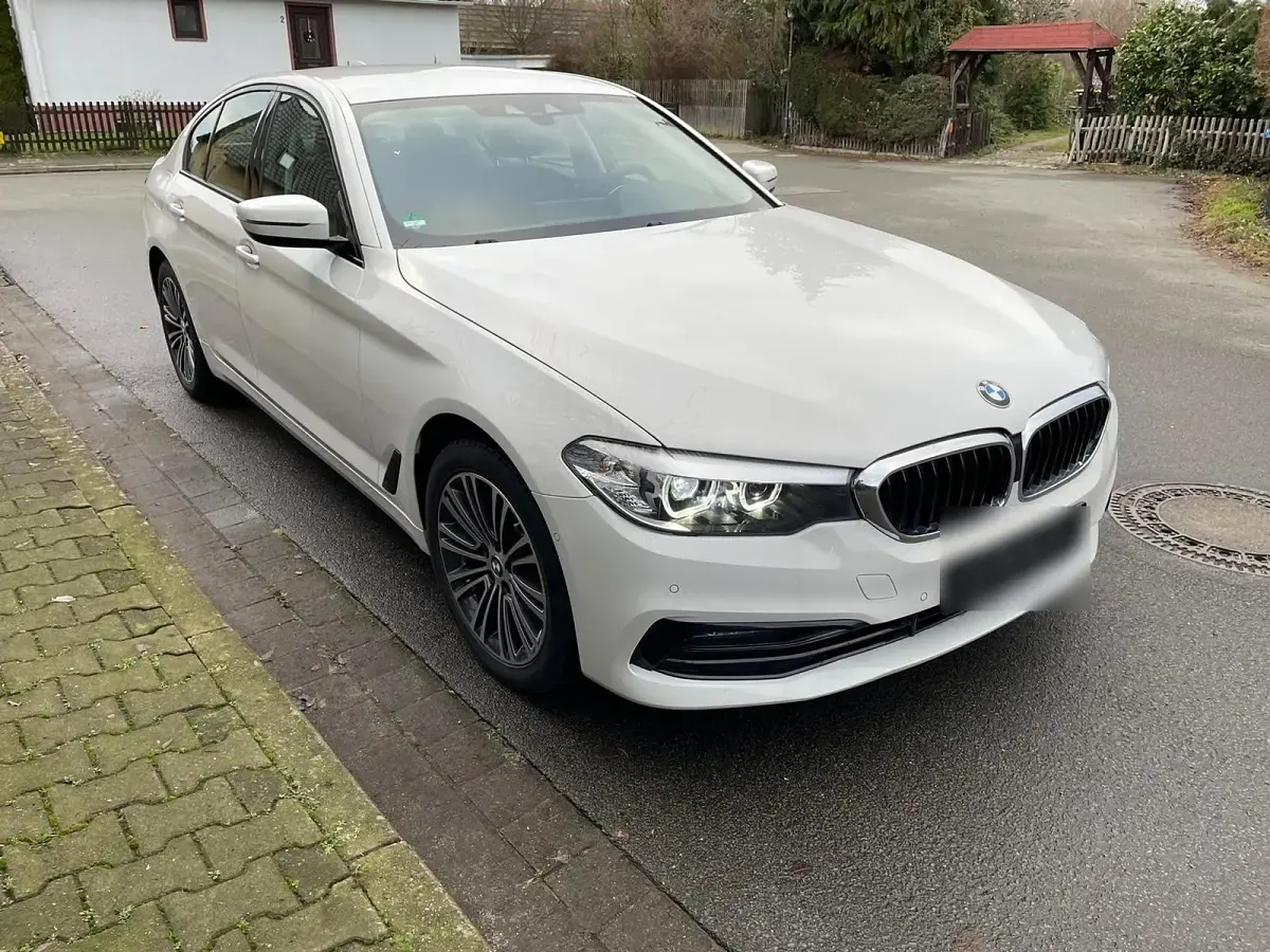 Gebraucht BMW 520 Sport Line 190 PS (139 kW) 2020 Weiß Limousine