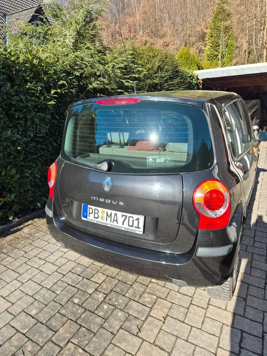Używany Renault Modus 75 KM (55 kW) 2006 Czarny Minivan