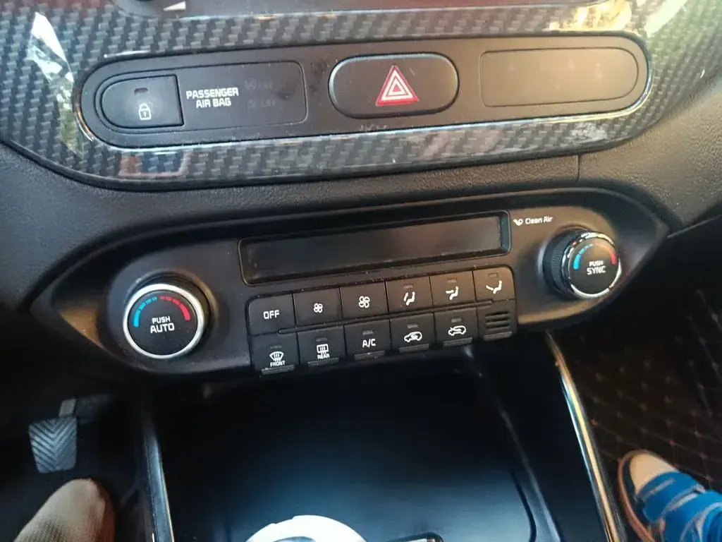 Gebraucht Kia Carens Edition 7 141 PS (103 kW) 2017 Schwarz Van / Kleinbus