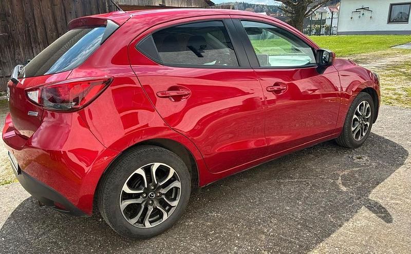 Gebraucht Mazda 2 90 PS (66 kW) 2015 Rot Limousine