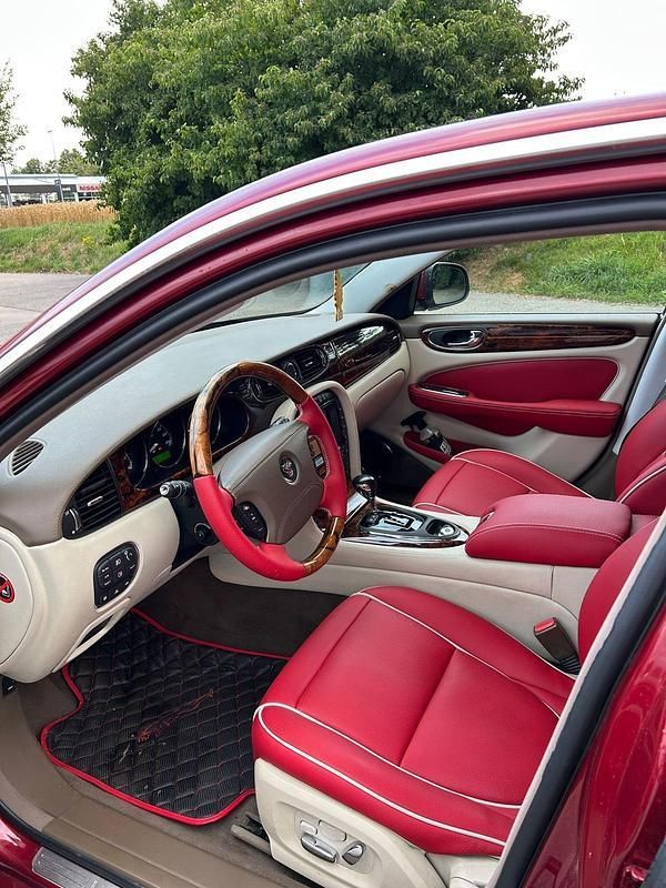 Rot Gebraucht 2009 Jaguar XJ Limousine | 13.999 € (Guter Preis) - Bild 1/4