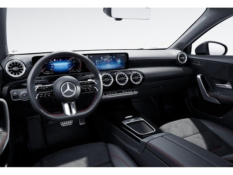 Gebraucht Mercedes A200 Advanced Plus 163 PS (119 kW) 2024 Unilack nachtschwarz Limousine