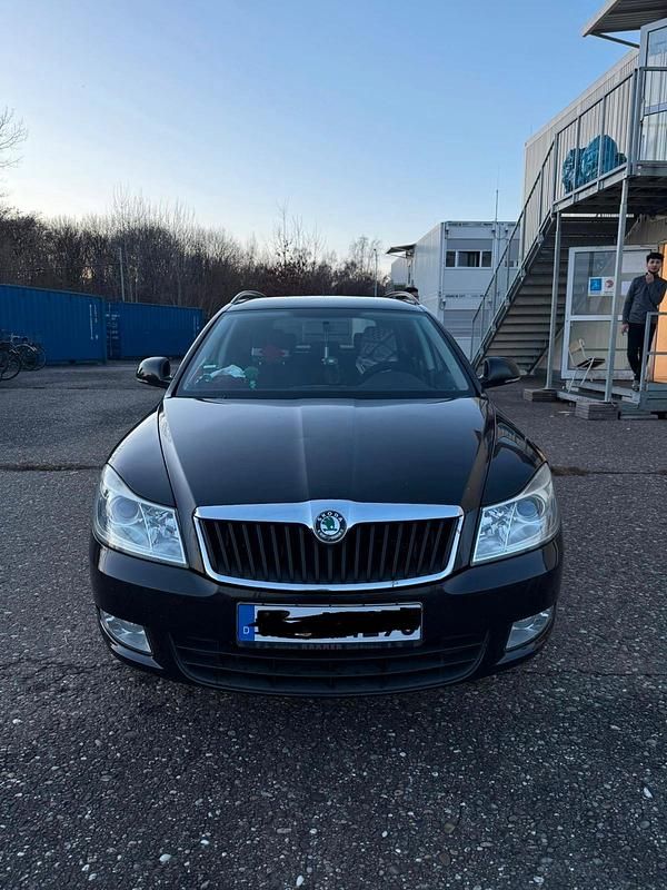 Gebraucht Skoda Octavia 105 PS (77 kW) 2012 Schwarz Limousine