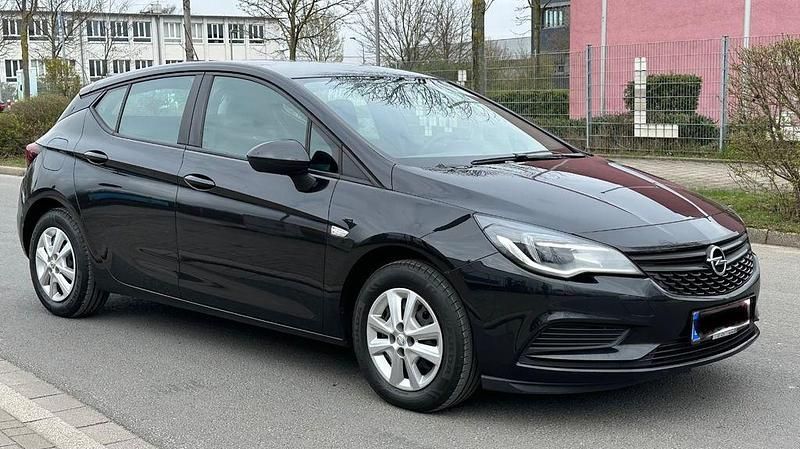 Gebraucht Opel Astra Eco 105 PS (77 kW) 2016 Schwarz Limousine