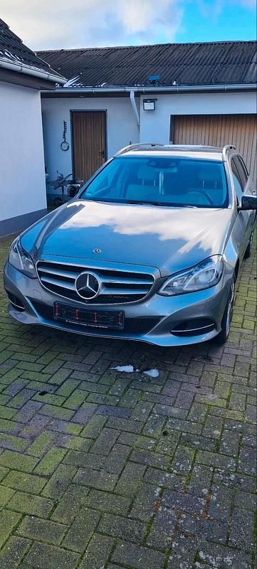 Silber Gebraucht 2014 Mercedes E300 Kombi | 18.000 € - Bild 1/4