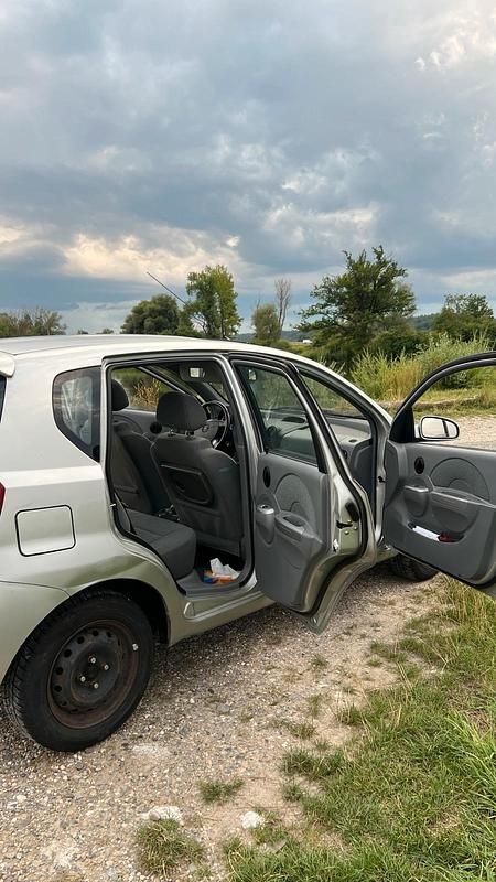 Grau Gebraucht 2005 Chevrolet Kalos Kleinwagen | 1.750 € - Bild 1/4