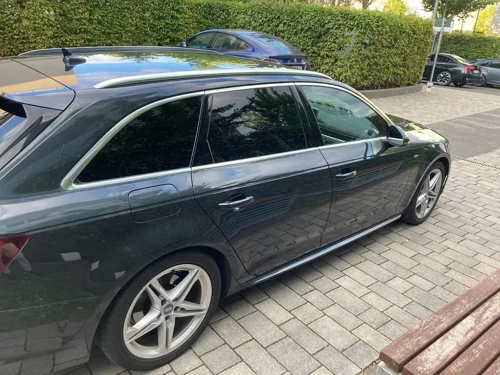 Gebraucht Audi A4 S-Line 190 PS (139 kW) 2019 Grau Kombi
