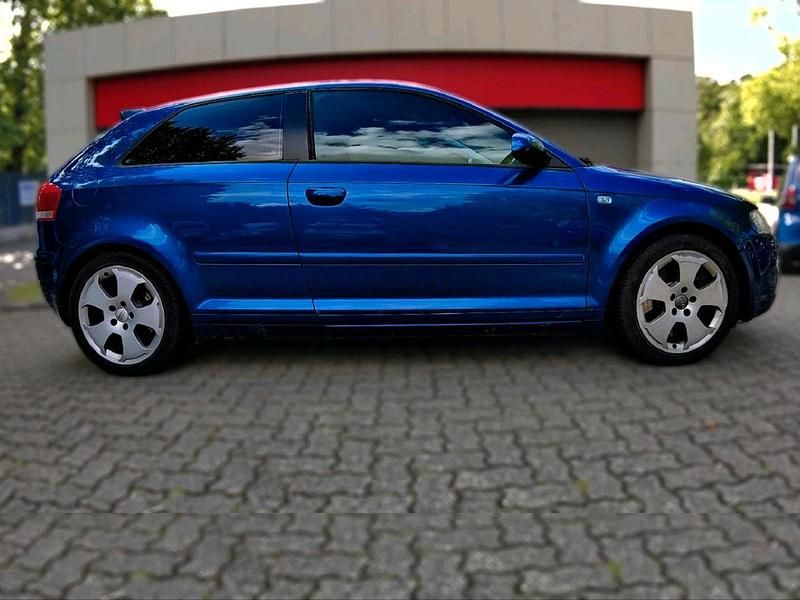 Blau Gebraucht 2004 Audi A3 Premium Limousine | 3.200 € (Fairer Preis) - Bild 1/4