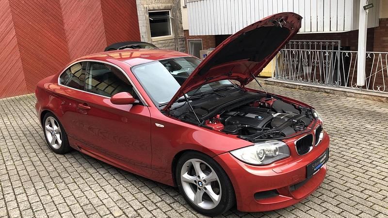 Orange Gebraucht 2009 BMW 125 Coupé M Performance Coupé | 13.750 € - Bild 1/4