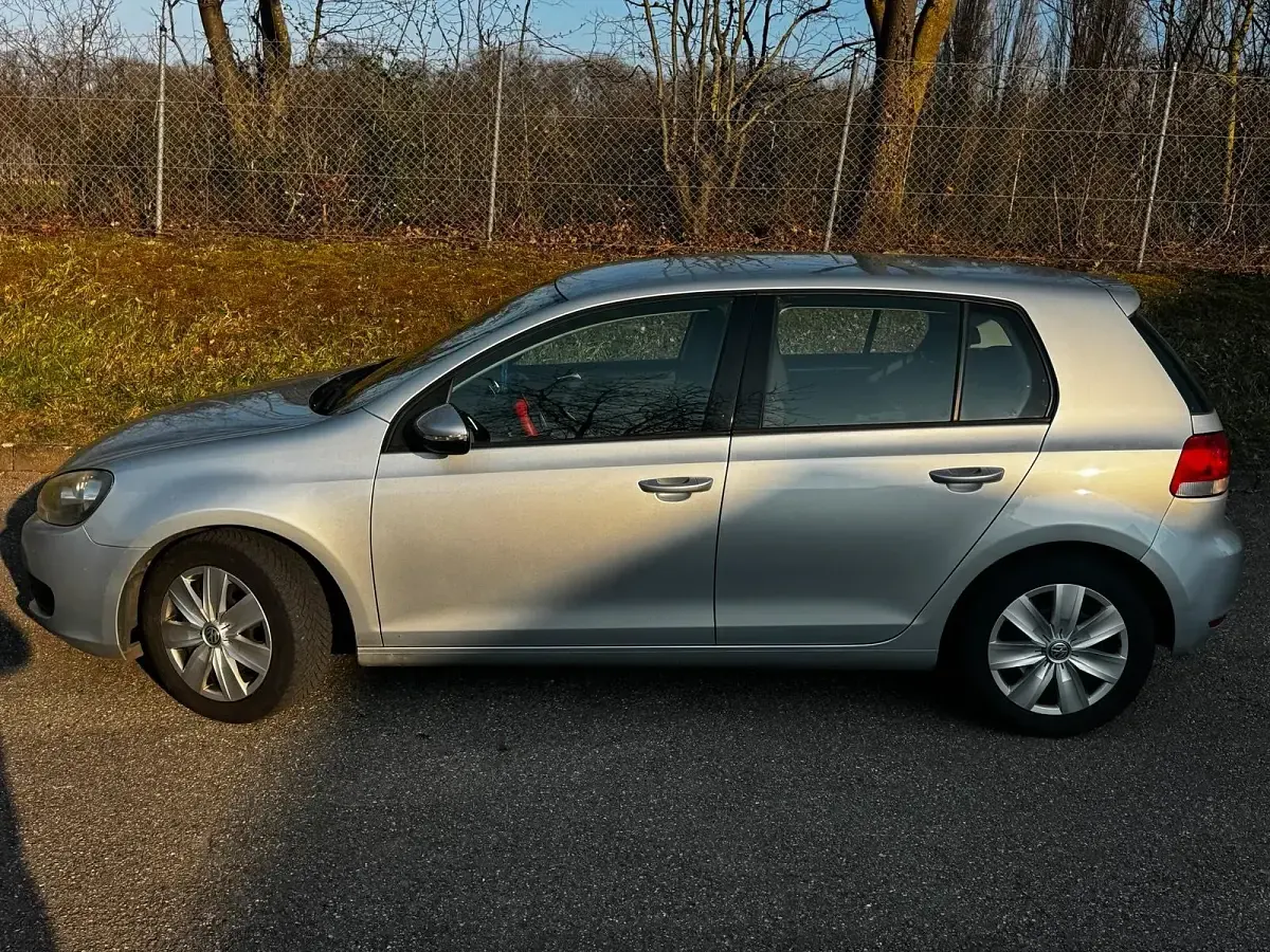 Gebraucht VW Golf VI 122 PS (89 kW) 2010 Silber Kleinwagen