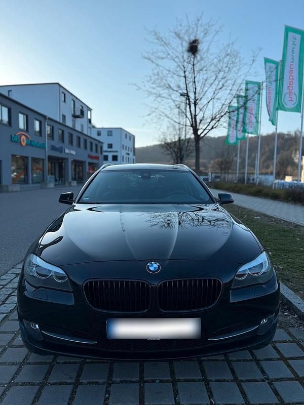 Gebraucht BMW 525 218 PS (160 kW) 2012 Schwarz Kombi
