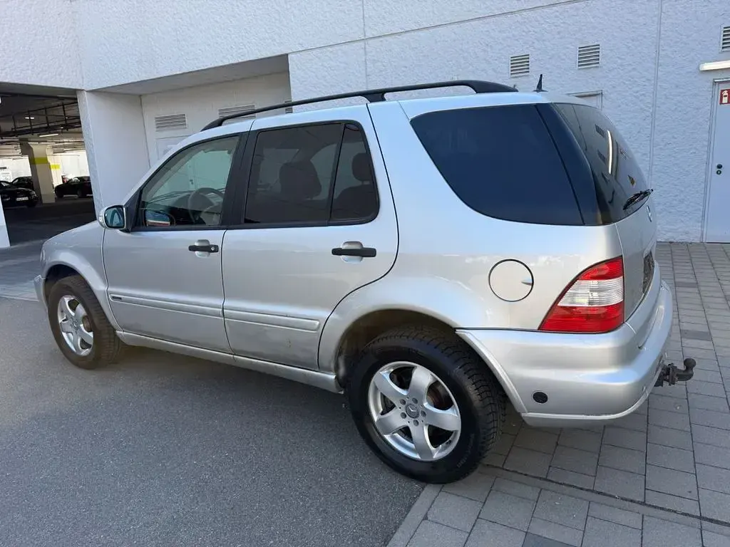 Gebraucht Mercedes ML350 235 PS (172 kW) 2003 Silber SUV