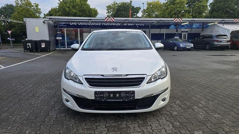 Weiß Gebraucht 2013 Peugeot 308 Active Limousine | 5.999 € (Fairer Preis) - Bild 1/4