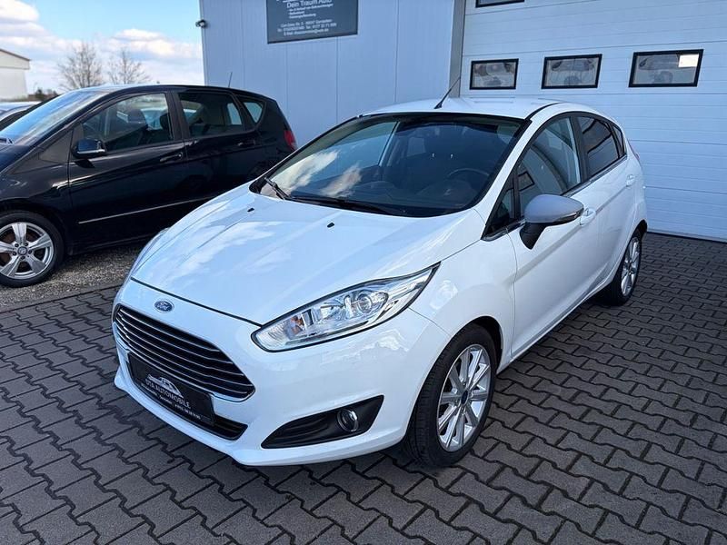 Gebraucht Ford Fiesta Titanium 95 PS (69 kW) 2016 Weiß Limousine
