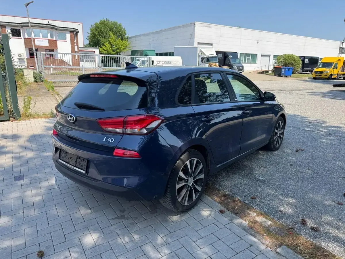 Gebraucht Hyundai i30 YES! 140 PS (102 kW) 2019 Blau Limousine