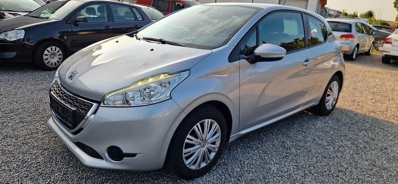 Grau Gebraucht 2014 Peugeot 208 Active Kleinwagen | 4.850 € (Etwas zu teuer) - Bild 1/4