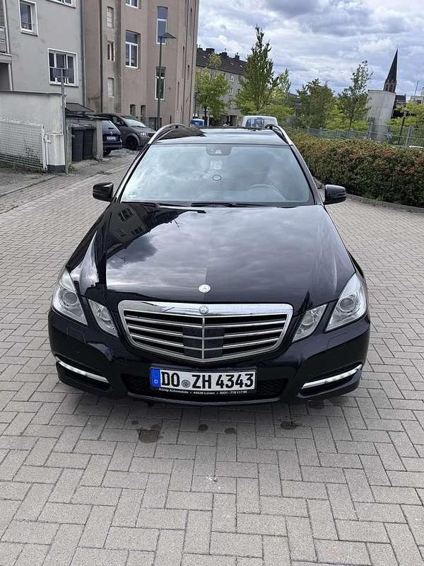 Schwarz Gebraucht 2012 Mercedes E220 Kombi | 9.000 € (Guter Preis) - Bild 1/4