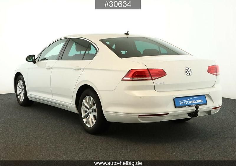 Gebraucht VW Passat Comfortline 150 PS (110 kW) 2017 Weiß Limousine