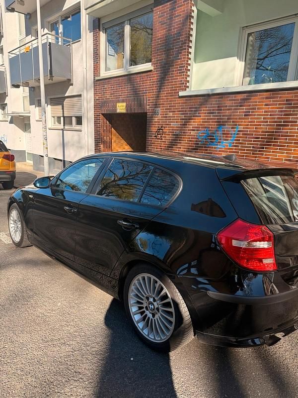 Gebraucht BMW 116 123 PS (90 kW) 2007 Schwarz Kleinwagen