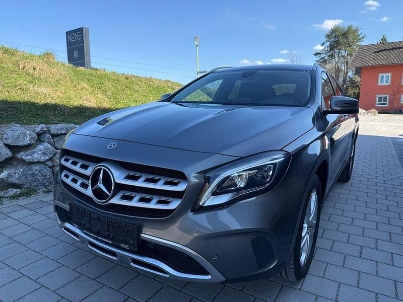 Gebraucht Mercedes GLA220 Urban 177 PS (130 kW) 2018 Silber SUV