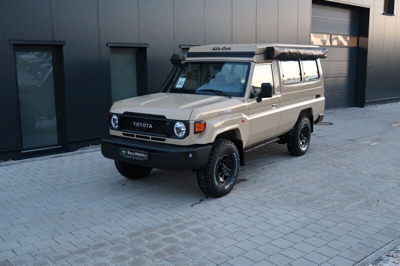 Beige Neu 2024 Toyota Land Cruiser SUV | 75.900 € - Bild 1/4