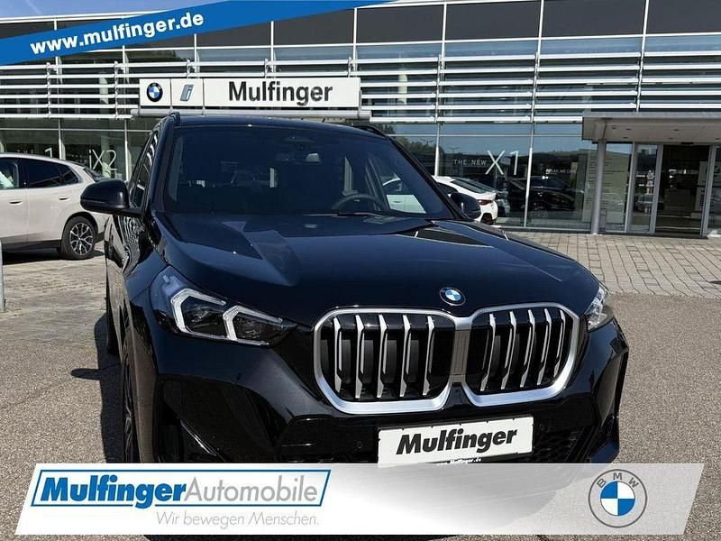 Saphirschwarz Neu 2025 BMW X1 M Sport SUV | 45.980 € (Superpreis) - Bild 1/4