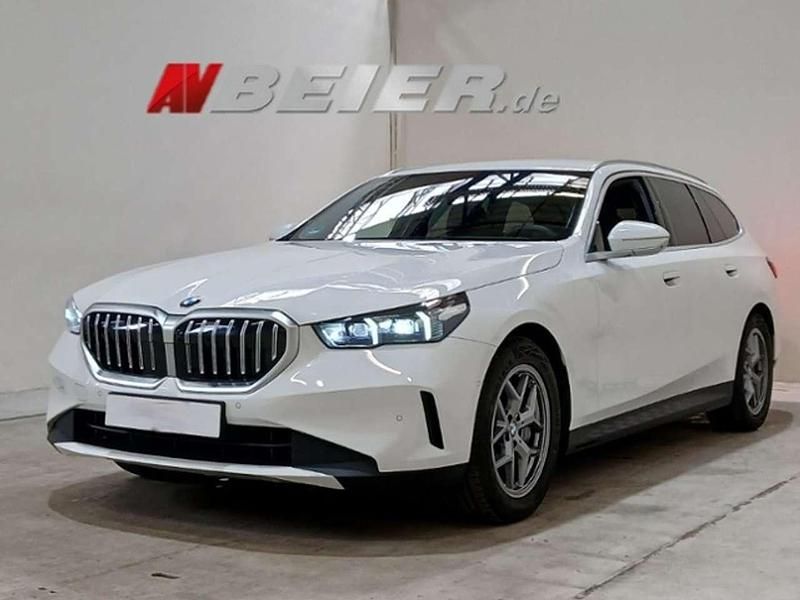 Gebraucht BMW 540 303 PS (222 kW) 2025 Alpinweiss iii Kombi