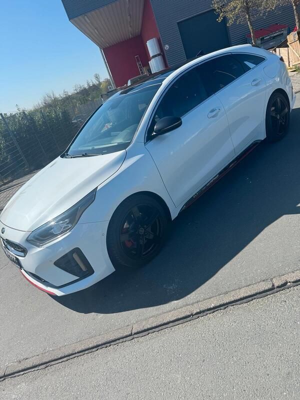 Weiß Gebraucht 2020 Kia ProCeed GT Kleinwagen | 21.900 € (Fairer Preis) - Bild 1/4