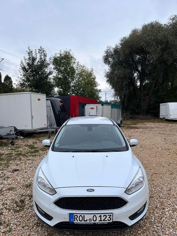 Gebraucht Ford Focus Business Edition 116 PS (85 kW) 2015 Weiß Kombi
