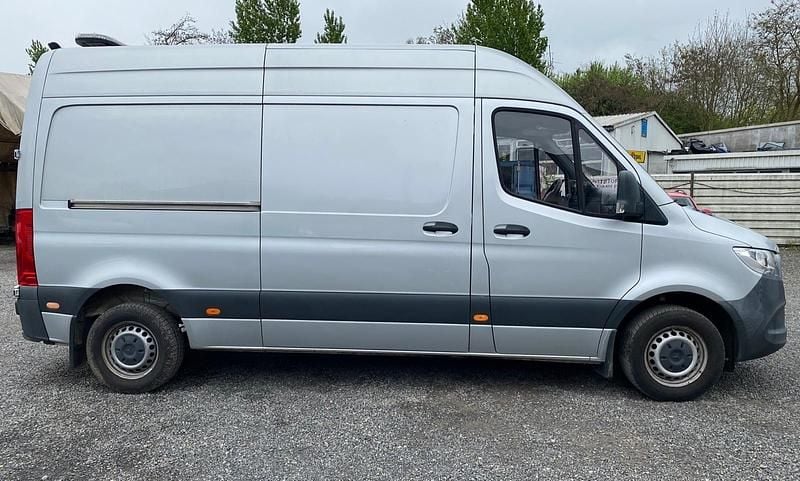 Second-hand Mercedes Sprinter 143 CP (105 kW) 2018 Argintiu Van
