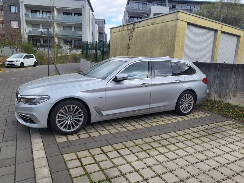 Silber Gebraucht 2017 BMW 530 Luxury Line Kombi | 21.000 € (Superpreis) - Bild 1/4