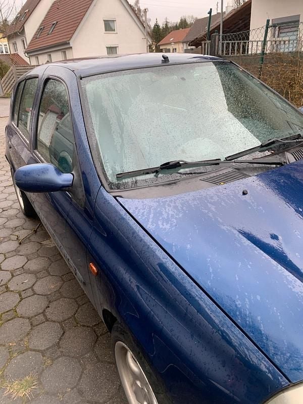 Gebraucht Renault Clio II 90 PS (66 kW) 2000 Blau Kleinwagen