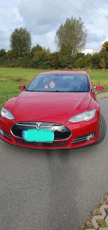 Second-hand Tesla Model S 309 kW (421 CP) 2015 Roșu Hatchback